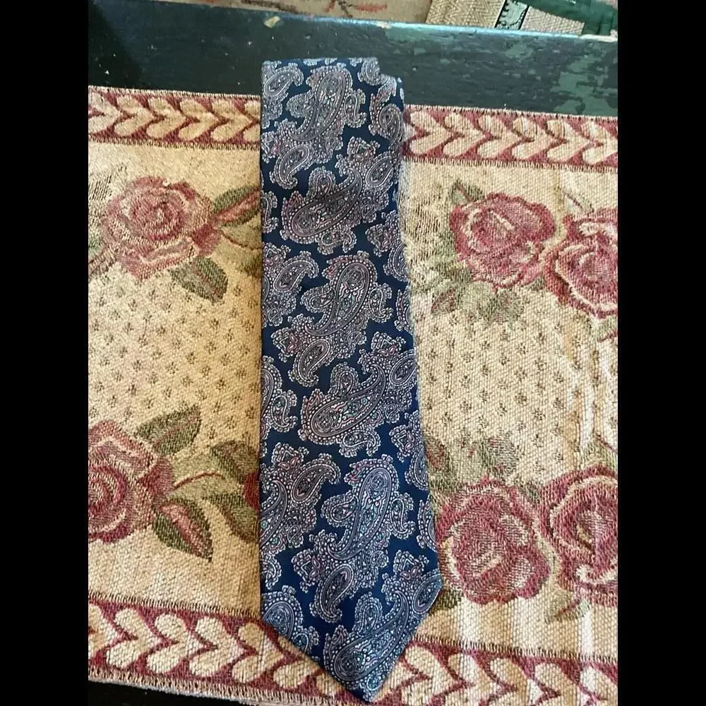 Brooks Brothers Navy Paisley Silk Tie